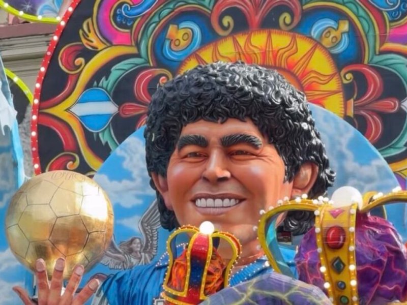 Siempre presente: el emotivo homenaje a Maradona en el Carnaval de Acireale&nbsp;2026