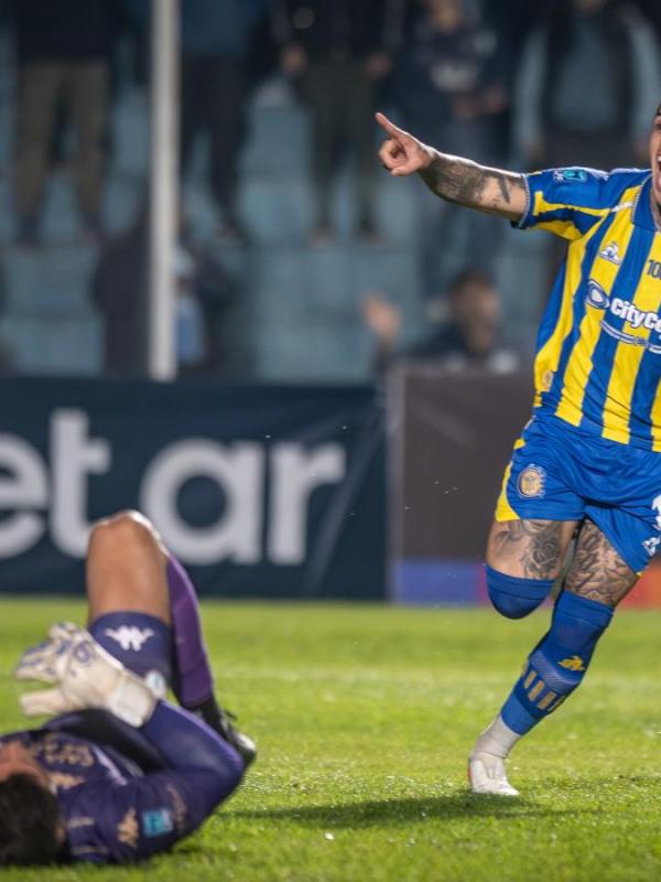 Rosario Central se lo ganó a Atlético Tucumán sobre el cierre y se prendió en la tabla&nbsp;anual